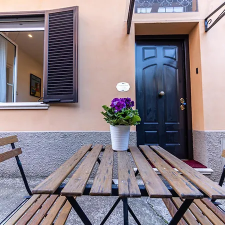Agrippina House: Mura Vaticane * Рим